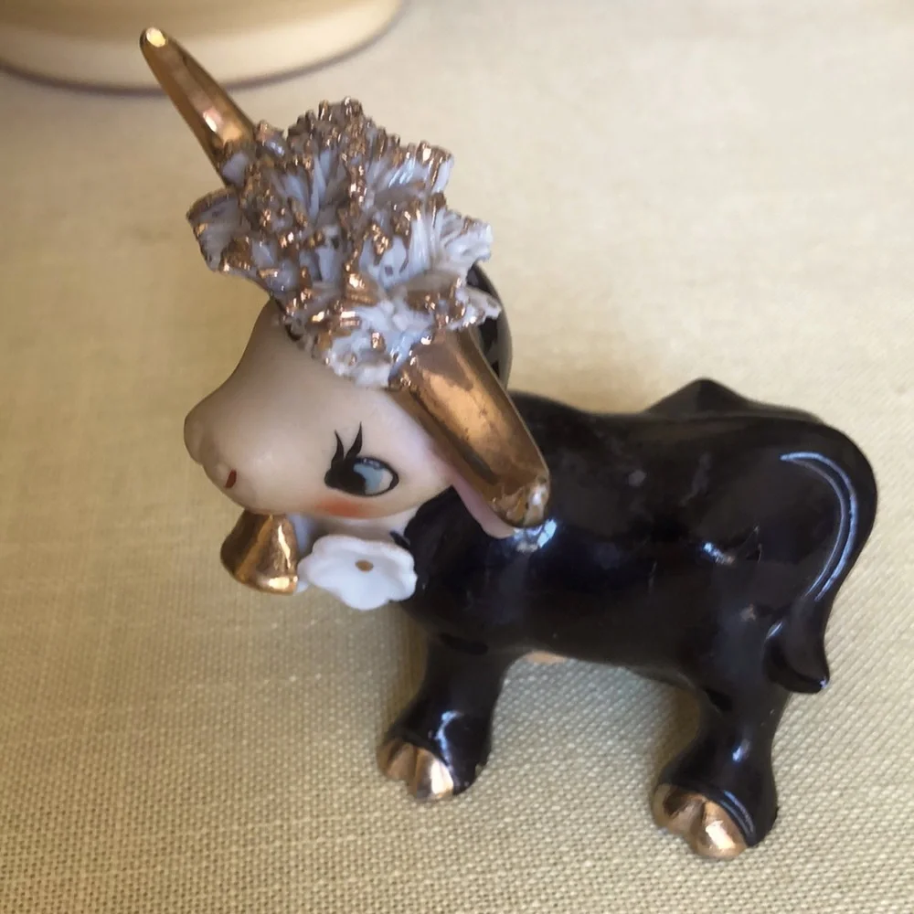 VTG RARE NOV CO Black And Gold Bull Salt/Pepper Shakers